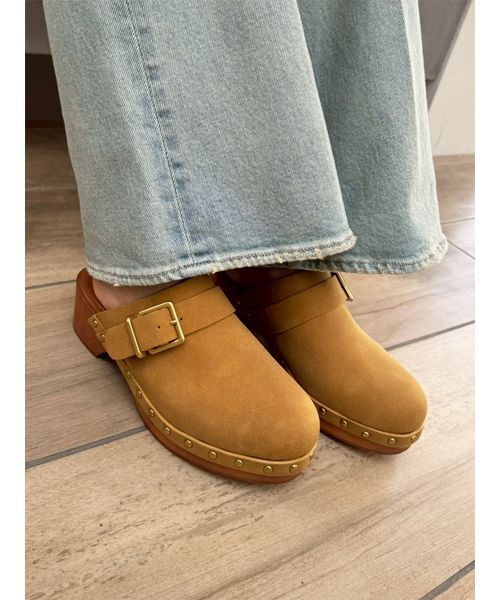 LILY BROWN（リリーブラウン）の「ウッドソールスタッズサボ（サンダル・レディース・キャメル/ブラック/マルチ・S/M/L）」の2枚目の写真