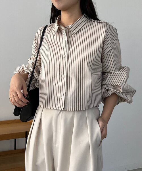CAPRICIEUX LE'MAGE(カプリシューレマージュ)の「袖バルーンクロップシャツ(シャツ/ブラウス・レディース・ブルー/ホワイト/ベージュ・FREE)」の3枚目の写真