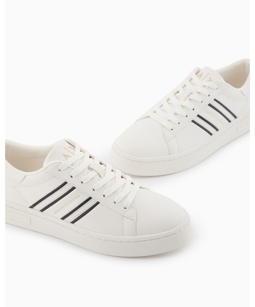 ARMANI EXCHANGE（アルマーニエクスチェンジ）の「【A|X アルマーニ エクスチェンジ】ポイントストライプ レースアップスニーカー（スニーカー・レディース・ホワイト/ブラック・37.5/36.5/37/36/39/38/38.5）」の2枚目の写真
