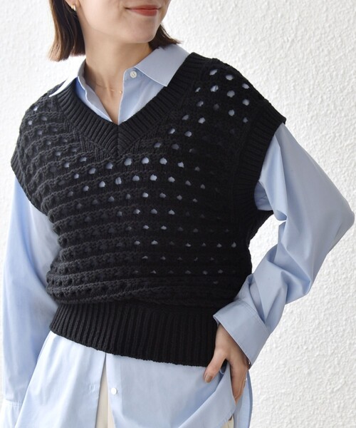 SHIPS any（シップス エニィ）の「SHIPS any:〈手洗い可能〉コットン ミックス 透かし編み Vネック ベスト（ベスト・レディース・ブラック/ホワイト/ライトブルー・ONE SIZE）」の2枚目の写真