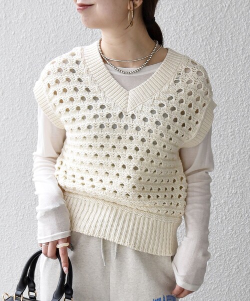 SHIPS any（シップス エニィ）の「SHIPS any:〈手洗い可能〉コットン ミックス 透かし編み Vネック ベスト（ベスト・レディース・ブラック/ホワイト/ライトブルー・ONE SIZE）」の6枚目の写真