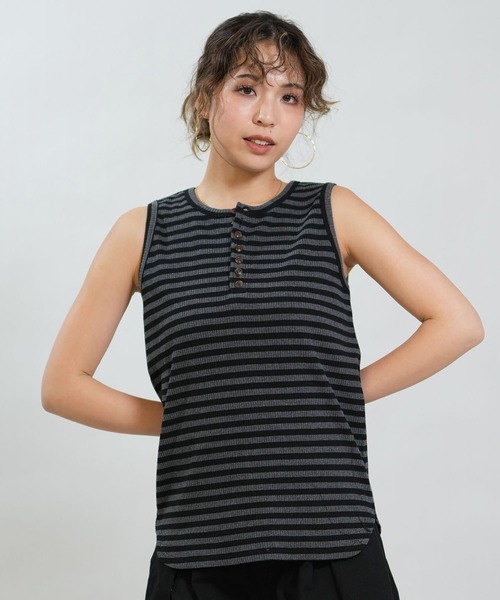 RIKKA FEMME(リッカファム)の「RIKKA FEMME/リッカファム タンクトップ ボーダー リブ ヘンリータンクトップ RF6S-2301(タンクトップ・レディース・ホワイト/ブラウン/グレー・FREE)」の2枚目の写真