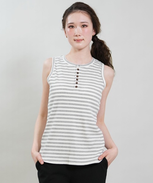 RIKKA FEMME(リッカファム)の「RIKKA FEMME/リッカファム タンクトップ ボーダー リブ ヘンリータンクトップ RF6S-2301(タンクトップ・レディース・ホワイト/ブラウン/グレー・FREE)」の4枚目の写真