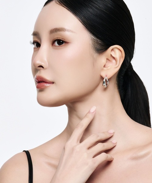 Lyvi(ライビィ)の「Crescent Curve Piercing / 金属アレルギー対応(ピアス(両耳用)・レディース・シルバー/ゴールド・FREE)」の11枚目の写真
