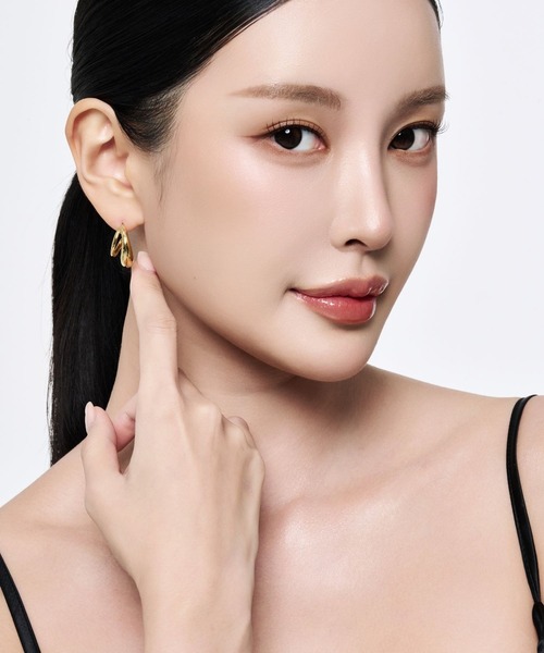 Lyvi(ライビィ)の「Crescent Curve Piercing / 金属アレルギー対応(ピアス(両耳用)・レディース・シルバー/ゴールド・FREE)」の4枚目の写真
