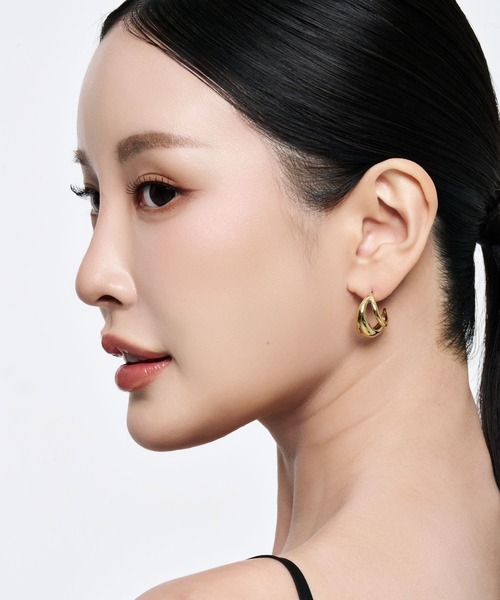 Lyvi(ライビィ)の「Crescent Curve Piercing / 金属アレルギー対応(ピアス(両耳用)・レディース・シルバー/ゴールド・FREE)」の5枚目の写真