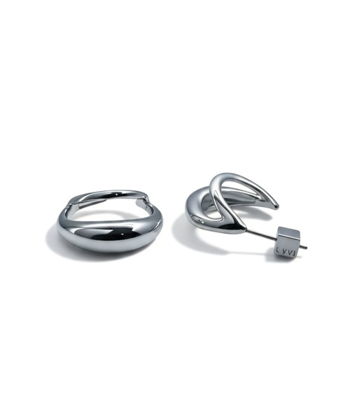 Lyvi(ライビィ)の「Crescent Curve Piercing / 金属アレルギー対応(ピアス(両耳用)・レディース・シルバー/ゴールド・FREE)」の17枚目の写真