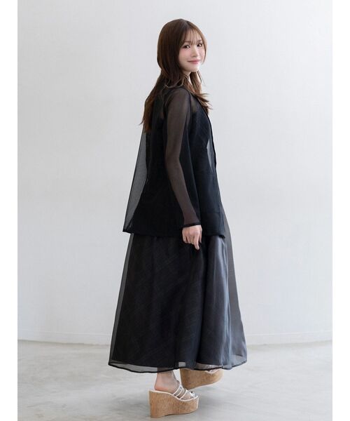 MERCURYDUO(マーキュリーデュオ)の「チェックシアーレイヤードキャミワンピース(ワンピース・レディース・ブラック/アイボリー・MEDIUM/SMALL)」の3枚目の写真