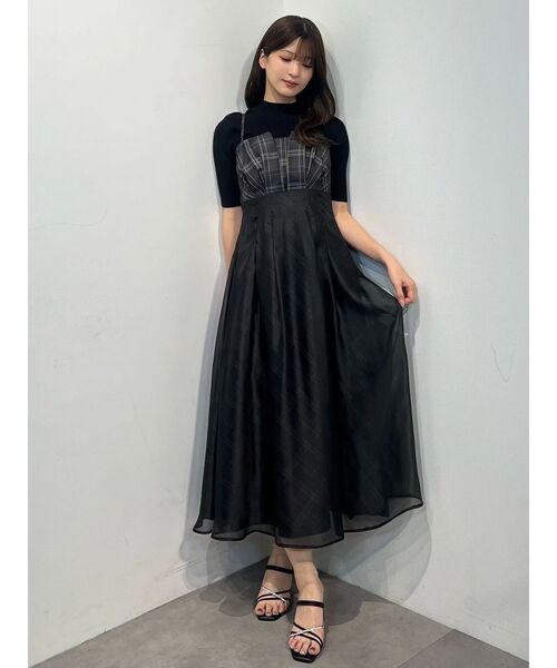 MERCURYDUO(マーキュリーデュオ)の「チェックシアーレイヤードキャミワンピース(ワンピース・レディース・ブラック/アイボリー・MEDIUM/SMALL)」の5枚目の写真