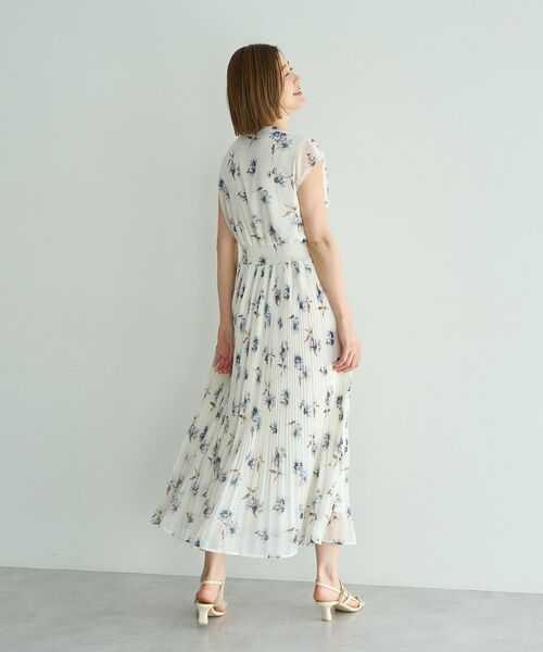 YECCA VECCA(イェッカヴェッカ)の「フラワー柄フリルプリーツワンピース(ワンピース・レディース・オフホワイト/ブラウン・FREE)」の7枚目の写真