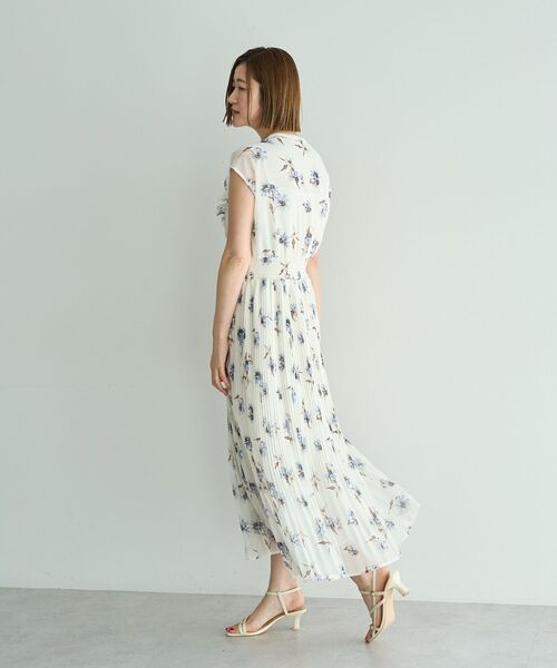 YECCA VECCA(イェッカヴェッカ)の「フラワー柄フリルプリーツワンピース(ワンピース・レディース・オフホワイト/ブラウン・FREE)」の8枚目の写真