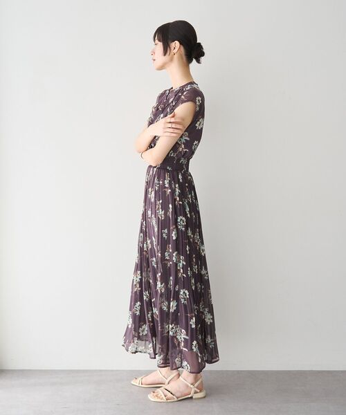 YECCA VECCA(イェッカヴェッカ)の「フラワー柄フリルプリーツワンピース(ワンピース・レディース・オフホワイト/ブラウン・FREE)」の15枚目の写真