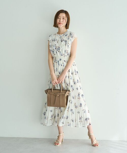 YECCA VECCA(イェッカヴェッカ)の「フラワー柄フリルプリーツワンピース(ワンピース・レディース・オフホワイト/ブラウン・FREE)」の2枚目の写真