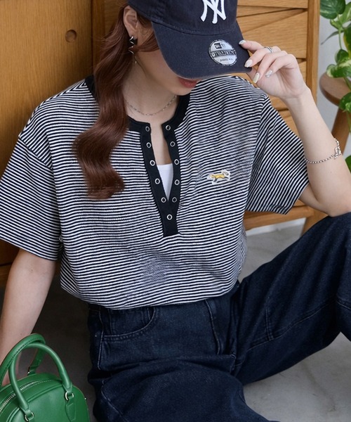PENNEYS（ぺニーズ）の「PENNEYS/ペニーズ 別注 THE FOX ワンポイント刺繍 ワッフル ヘンリーネック ルーズ 半袖Tシャツ（Tシャツ/カットソー・レディース・ブラウン系/ワイン/ブラック/チャコールグレー/オフホワイト/ブラック系/ネイビー/ライトグレー・L/M）」の3枚目の写真