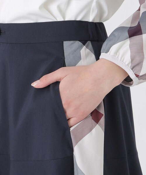 BLUE LABEL CRESTBRIDGE（ブルーレーベルクレストブリッジ）の「サイドクレストブリッジチェックフレアスカート（スカート・レディース・ブルー系その他2/ダークネイビー/ベージュ・36/38）」の16枚目の写真
