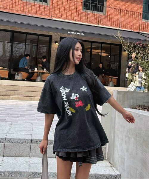 VTWO（ブイツー）の「ヴィンテージウォッシングジャンプ_ミッキー_ Tシャツ (ブラック)（Tシャツ/カットソー・レディース・その他・MEDIUM/LARGE）」の3枚目の写真