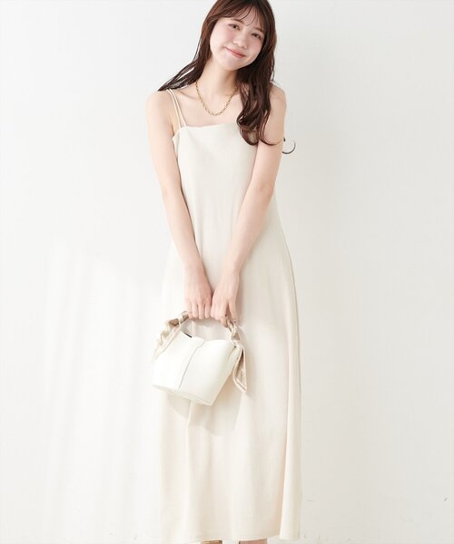 natural couture(ナチュラルクチュール)の「カップ付きキャミワンピース(ワンピース・レディース・ライトグレー/ブラック/アイボリー/スミクロ・FREE)」の12枚目の写真