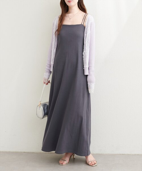 natural couture(ナチュラルクチュール)の「カップ付きキャミワンピース(ワンピース・レディース・ライトグレー/ブラック/アイボリー/スミクロ・FREE)」の1枚目の写真