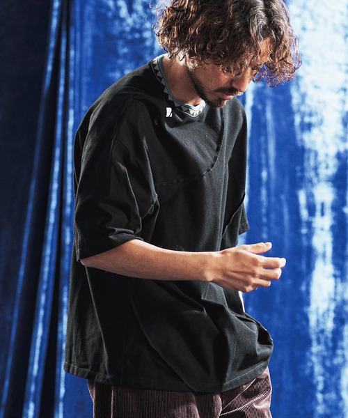 ANGENEHM(アンゲネーム)の「mt10443-Tucked Design & Pique Jacquard Rib T-shirt Tシャツ(AG06-022scg)(Tシャツ/カットソー・メンズ・ホワイト/ブラック・L/M/S)」の4枚目の写真