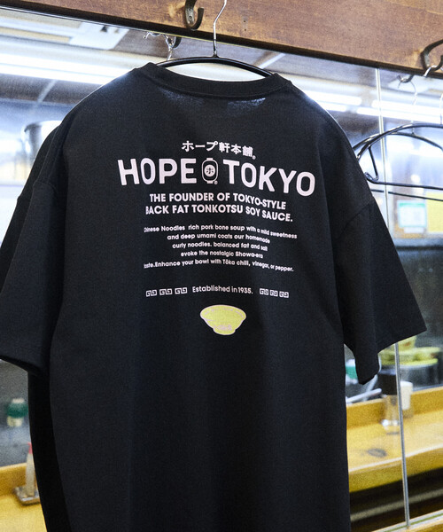 FREAK'S STORE(フリークスストア)の「限定展開 ホープ軒本舗×FREAK'S STORE 別注 ビッグシルエット バックプリント クルーネックTシャツ(Tシャツ/カットソー・メンズ・ブラック/ホワイト/イエロー/ネイビー・LARGE/SMALL/MEDIUM)」の2枚目の写真