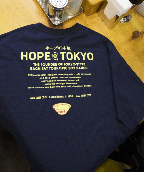 FREAK'S STORE(フリークスストア)の「限定展開 ホープ軒本舗×FREAK'S STORE 別注 ビッグシルエット バックプリント クルーネックTシャツ(Tシャツ/カットソー・メンズ・ブラック/ホワイト/イエロー/ネイビー・LARGE/SMALL/MEDIUM)」の9枚目の写真