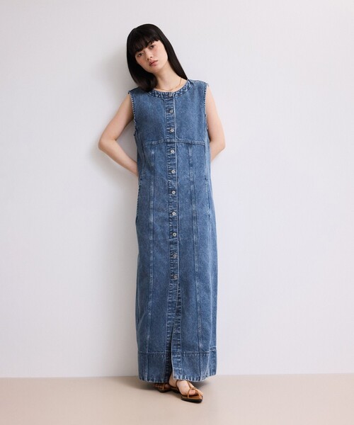 ADAM ET ROPE'(アダムエロペ)の「【WEB限定】ライトデニムスリーブレスワンピース(ワンピース・レディース・サックスブルー/ブルー・36/38)」の13枚目の写真