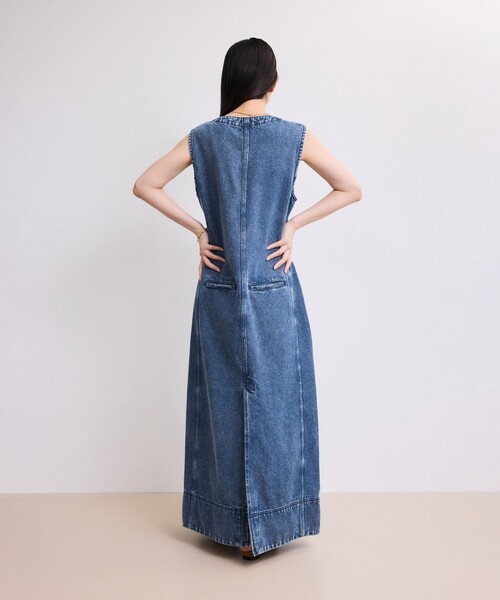 ADAM ET ROPE'(アダムエロペ)の「【WEB限定】ライトデニムスリーブレスワンピース(ワンピース・レディース・サックスブルー/ブルー・36/38)」の14枚目の写真