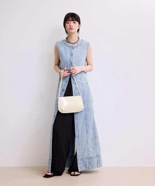 ADAM ET ROPE'(アダムエロペ)の「【WEB限定】ライトデニムスリーブレスワンピース(ワンピース・レディース・サックスブルー/ブルー・36/38)」の15枚目の写真
