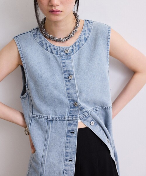 ADAM ET ROPE'(アダムエロペ)の「【WEB限定】ライトデニムスリーブレスワンピース(ワンピース・レディース・サックスブルー/ブルー・36/38)」の5枚目の写真