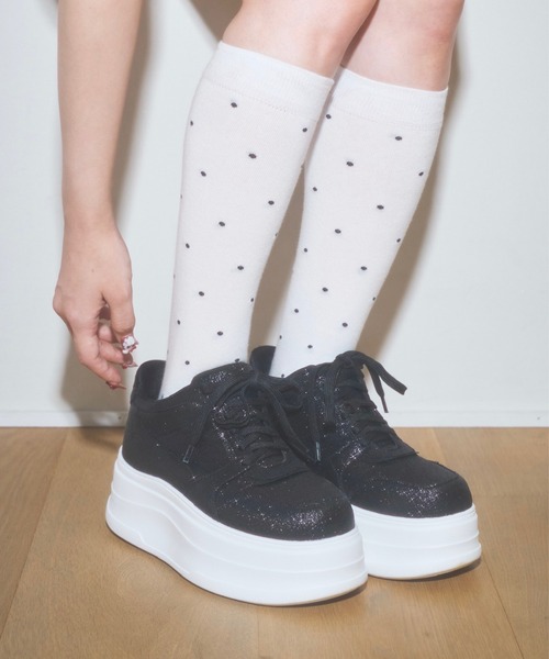 Lovilyn(ラヴィリン)の「キラキラ厚底スニーカー(スニーカー・レディース・ホワイト/ブラック・SMALL/MEDIUM/LARGE)」の3枚目の写真