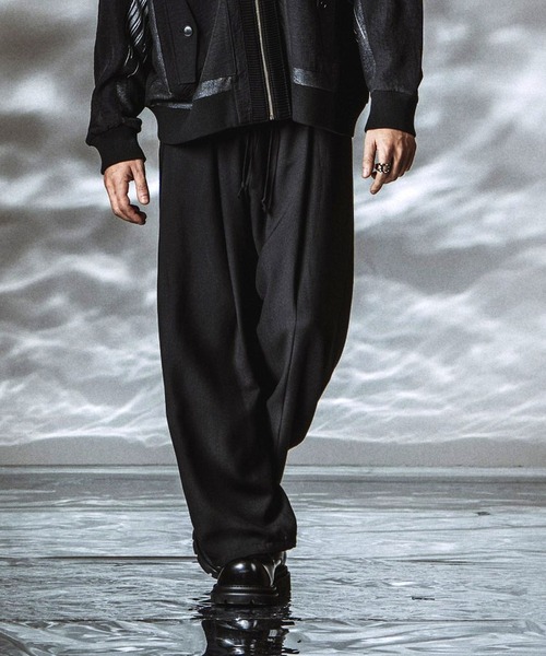 NO ID.(ノーアイディ)の「【NO ID.】Changing Tuck Trousers / チェンジング タック トラウザーズ(その他パンツ・メンズ・グレー/その他23/ブラック・2/1)」の8枚目の写真