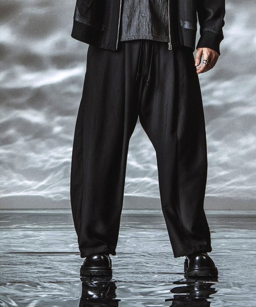 NO ID.(ノーアイディ)の「【NO ID.】Changing Tuck Trousers / チェンジング タック トラウザーズ(その他パンツ・メンズ・グレー/その他23/ブラック・2/1)」の12枚目の写真