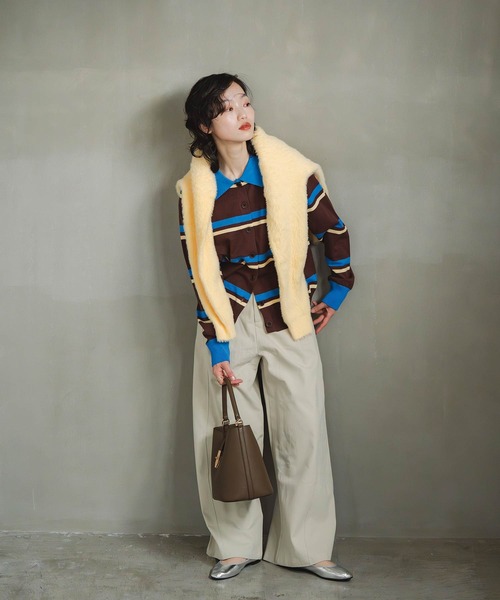 INOIE（イノイエ）の「［INOIE］タック切り替えワイドチノパンツ（チノパンツ・レディース・ベージュ・SMALL/MEDIUM/LARGE）」の5枚目の写真