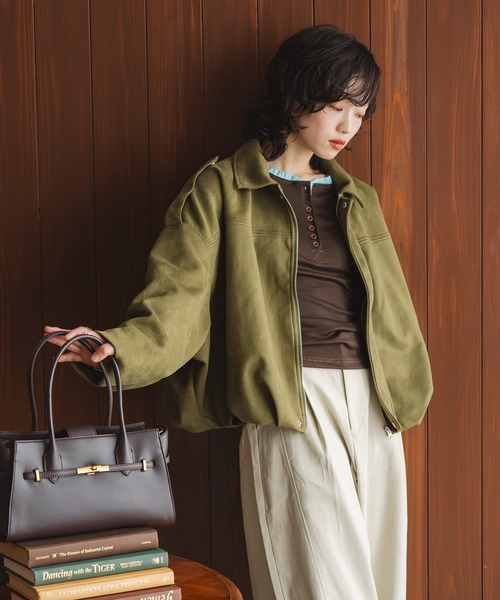 INOIE（イノイエ）の「［INOIE］タック切り替えワイドチノパンツ（チノパンツ・レディース・ベージュ・SMALL/MEDIUM/LARGE）」の6枚目の写真