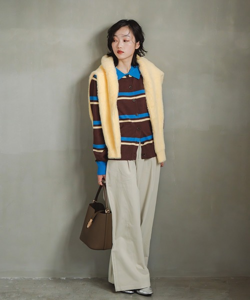 INOIE（イノイエ）の「［INOIE］タック切り替えワイドチノパンツ（チノパンツ・レディース・ベージュ・SMALL/MEDIUM/LARGE）」の4枚目の写真