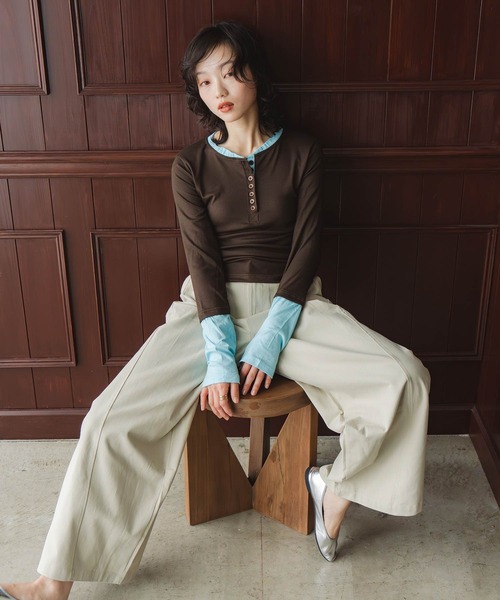 INOIE（イノイエ）の「［INOIE］タック切り替えワイドチノパンツ（チノパンツ・レディース・ベージュ・SMALL/MEDIUM/LARGE）」の3枚目の写真