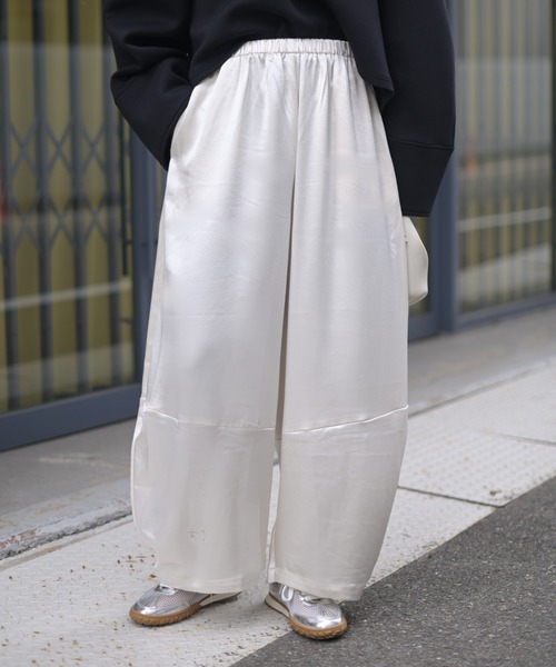 Marient（マリエント）の「カーブシルエットサテンワイドパンツ（その他パンツ・レディース・ブラック/アイボリー・FREE）」の9枚目の写真