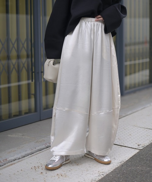 Marient（マリエント）の「カーブシルエットサテンワイドパンツ（その他パンツ・レディース・ブラック/アイボリー・FREE）」の10枚目の写真