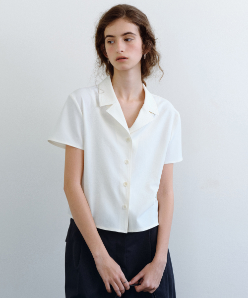 URAGO（ユラーゴ）の「Catherine open collar blouse（シャツ/ブラウス・レディース・Cream/チャコールグレー・FREE）」の3枚目の写真