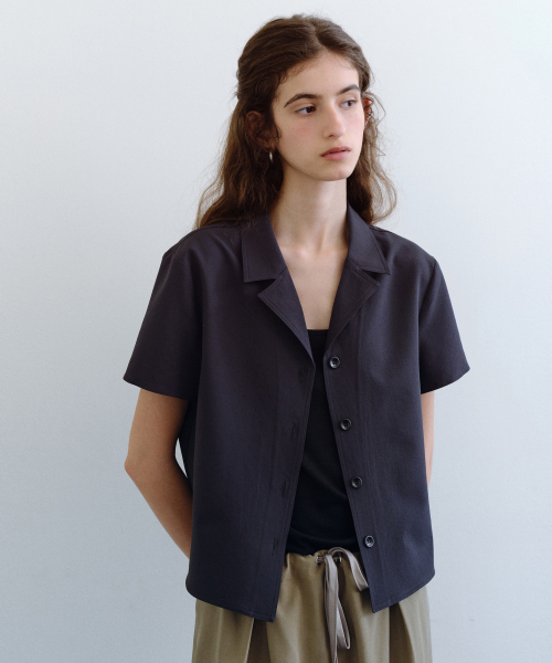 URAGO（ユラーゴ）の「Catherine open collar blouse（シャツ/ブラウス・レディース・Cream/チャコールグレー・FREE）」の5枚目の写真