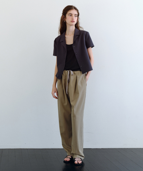 URAGO（ユラーゴ）の「Catherine open collar blouse（シャツ/ブラウス・レディース・Cream/チャコールグレー・FREE）」の6枚目の写真