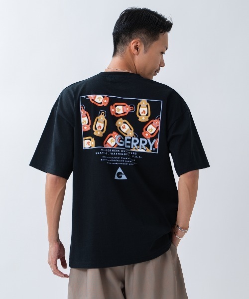 GERRY(ジェリー)の「【GERRY】別注 プリント 半袖Tシャツ(Tシャツ/カットソー・メンズ・ブラック系/グレー系1/ブラック系1/ホワイト/グレー系/ブラック系3/グレー系3/ホワイト系2/レッド系2/ホワイト系1/ホワイト系/カーキ/ブラック/ホワイト系3/ブラック系2/ブラック系4/ホワイト系6/ブラック系6/カーキ系4/カーキ系5/アイボリー系6/ダルブルー系7/ホワイト系7/ホワイト系4/ホワイト系5/ブラック系5/ブラック系7・X-LARGE/LARGE/MEDIUM/SMALL)」の15枚目の写真