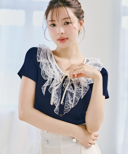 MISCH MASCH(ミッシュマッシュ)の「2026春夏新作 レースラッフル半袖リブニット(ニット/セーター・レディース・ネイビー/イエロー/ブルー・フリ-)」の2枚目の写真