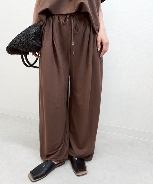 gossara(ゴサラ)の「【楽ちんな履き心地】接触冷感タックパンツ(その他パンツ・レディース・ブラック/グレイッシュベージュ/ブラウン・FREE)」の22枚目の写真
