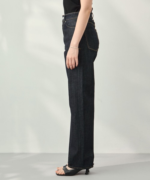 YANUK（ヤヌーク）の「[YANUK/ヤヌーク]LEA (Boys Straight) OWI（デニムパンツ・レディース・ブルー・26/25/24/23）」の2枚目の写真