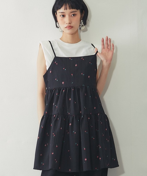 ANOTHER S(アナザーエス)の「花 プリントジャガード ティアードチュニックキャミ ワンピ(チュニック・レディース・ホワイト/ホワイト系その他/ブラック/ブラック系その他・FREE)」の1枚目の写真