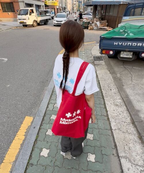mydeepbluememories(マイディープブルーメモリーズ)の「MM LOGO ECO BAG_Red(エコバッグ/サブバッグ・レディース・レッド・FREE)」の4枚目の写真