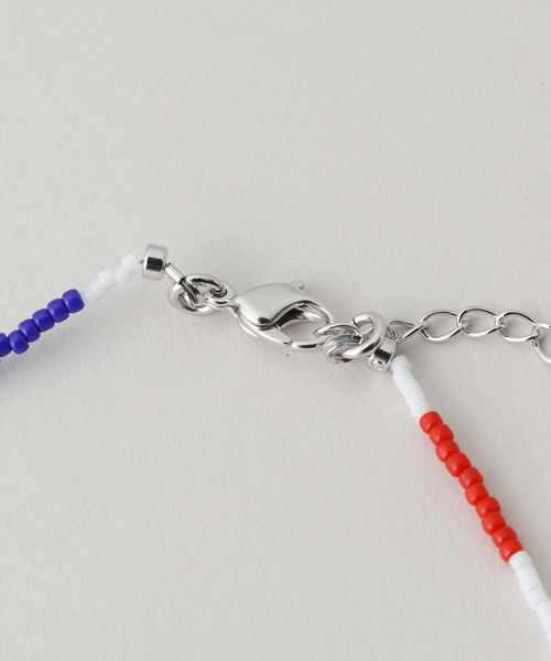 IENA LA BOUCLE(イエナラブークル)の「STEEN スティン tricolor smile ネックレス 26SS-13(ネックレス・レディース・レッド・FREE)」の4枚目の写真