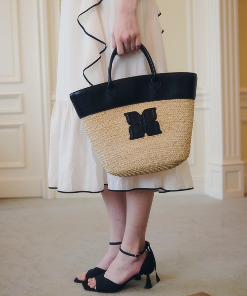 EIMY ISTOIRE(エイミーイストワール)の「PAPILLON RIBBON STRAW BAG(かごバッグ・レディース・キャメル/ブラック・F)」の2枚目の写真