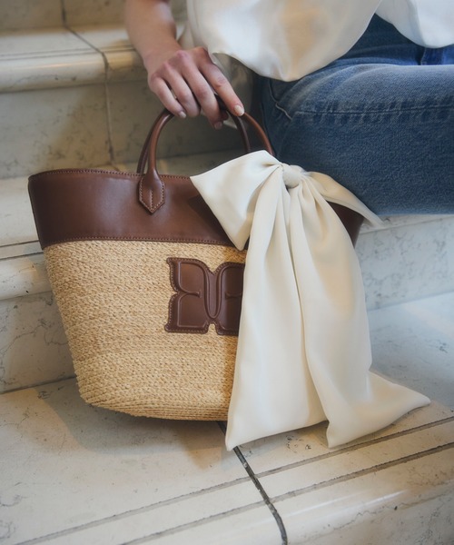 EIMY ISTOIRE(エイミーイストワール)の「PAPILLON RIBBON STRAW BAG(かごバッグ・レディース・キャメル/ブラック・F)」の5枚目の写真